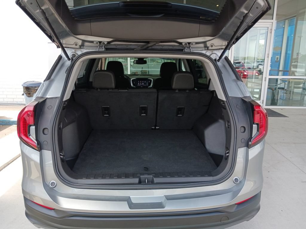 Used 2024 GMC Terrain SLE AWD/4WD image 29