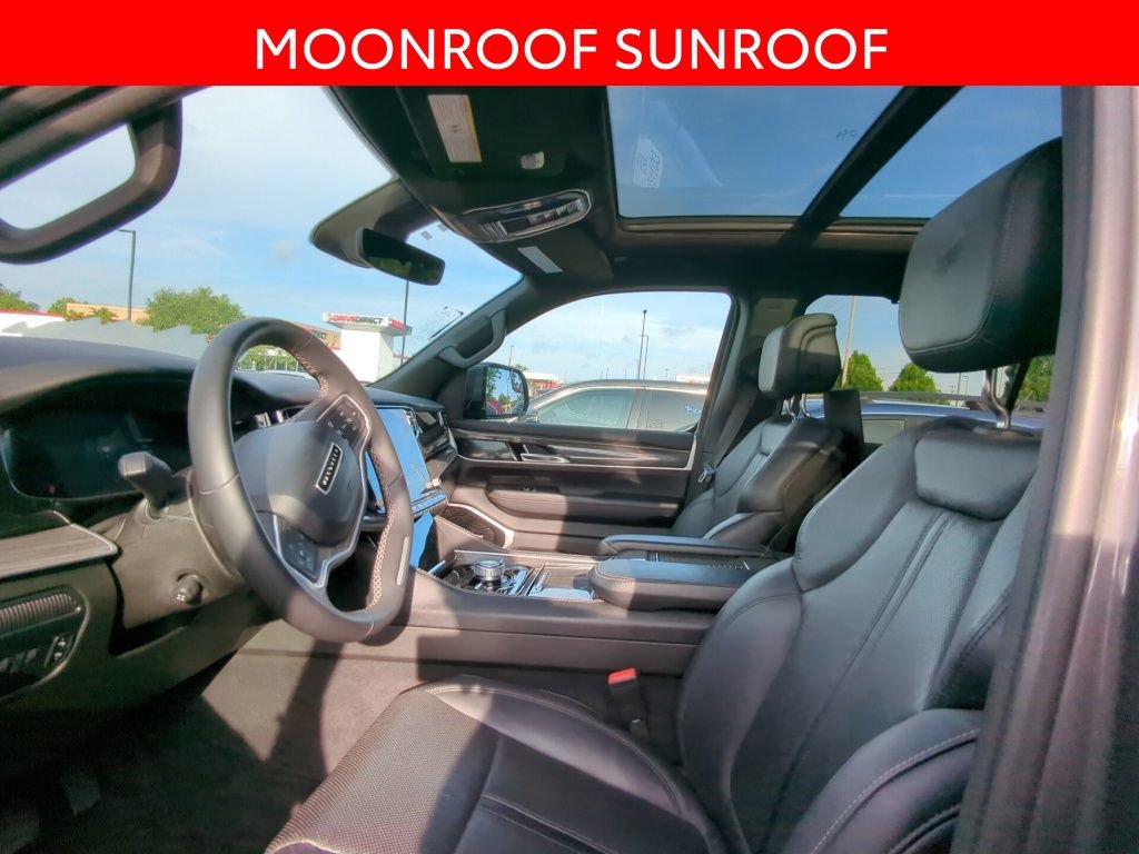 Used 2022 Jeep Wagoneer Series III w/ Premium Group I AWD/4WD image 6