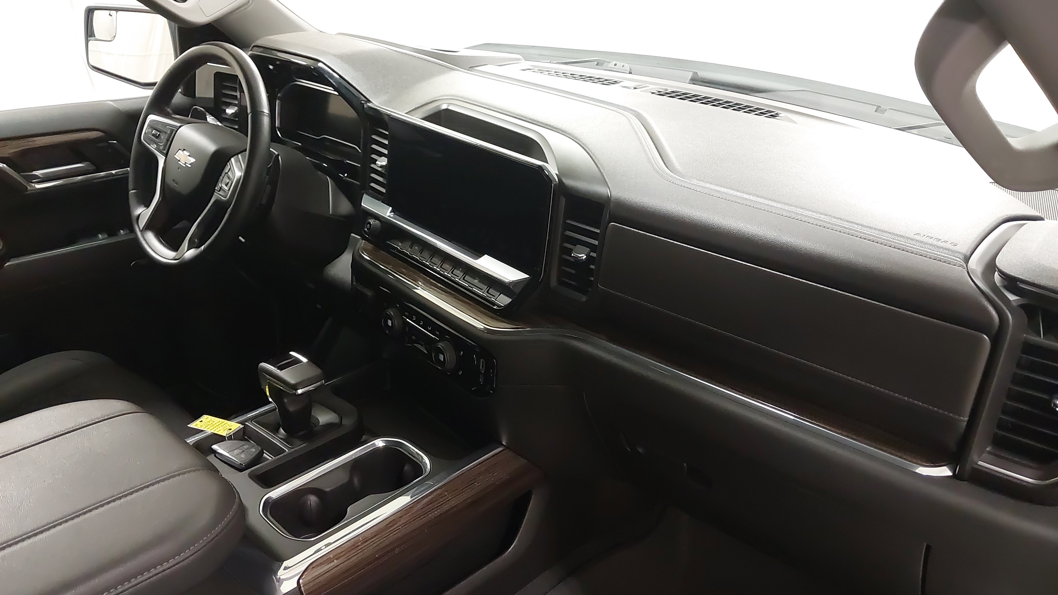 Used 2023 Chevrolet Silverado 1500 LT AWD/4WD image 29
