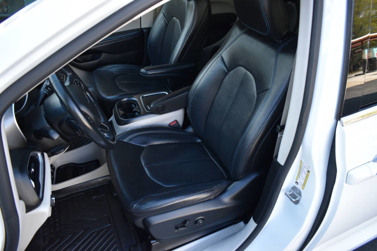 Used 2021 Chrysler Pacifica Touring-L image 22