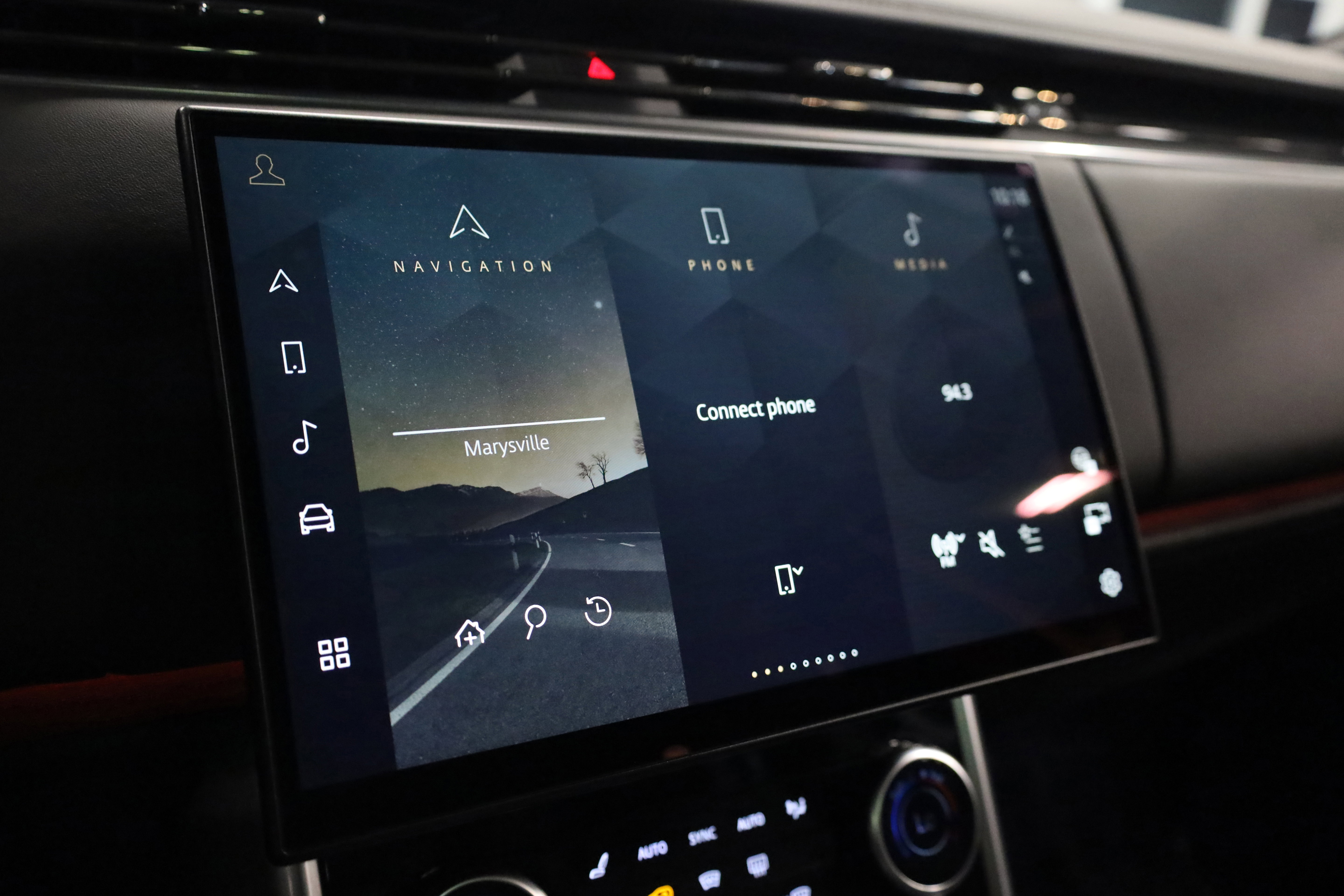 Used 2023 Land Rover Range Rover First Edition image 28