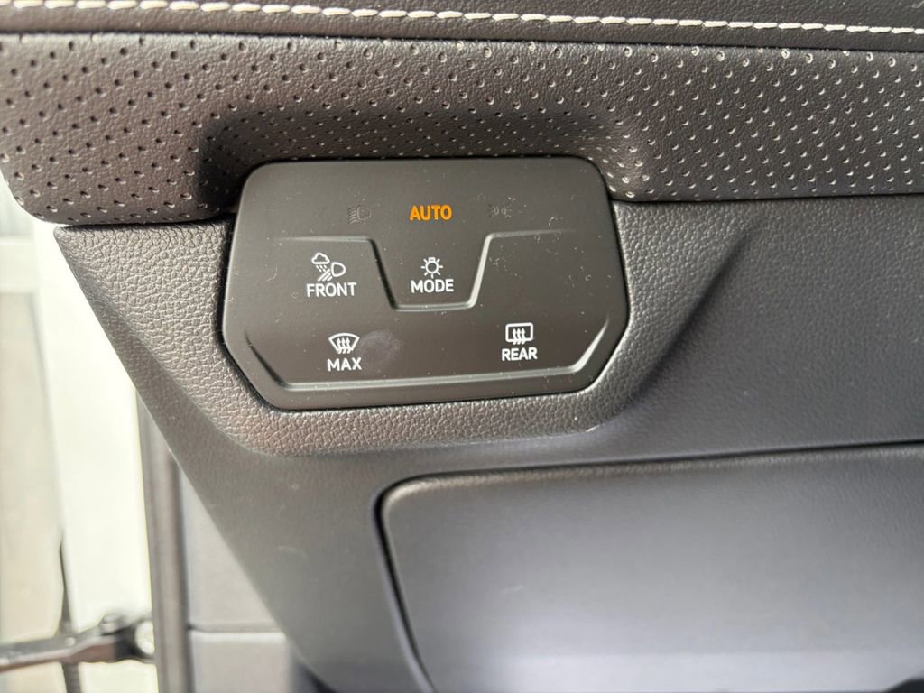 Certified 2024 Volkswagen Atlas Cross Sport SE FWD image 23