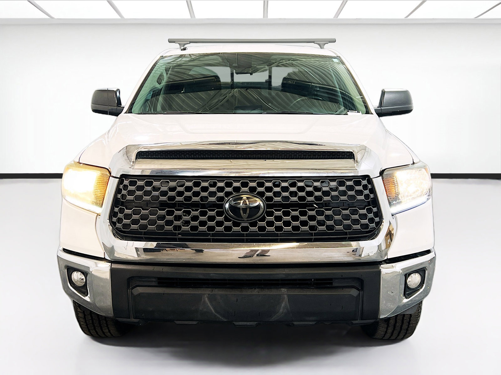 Used 2018 Toyota Tundra SR5 RWD image 2