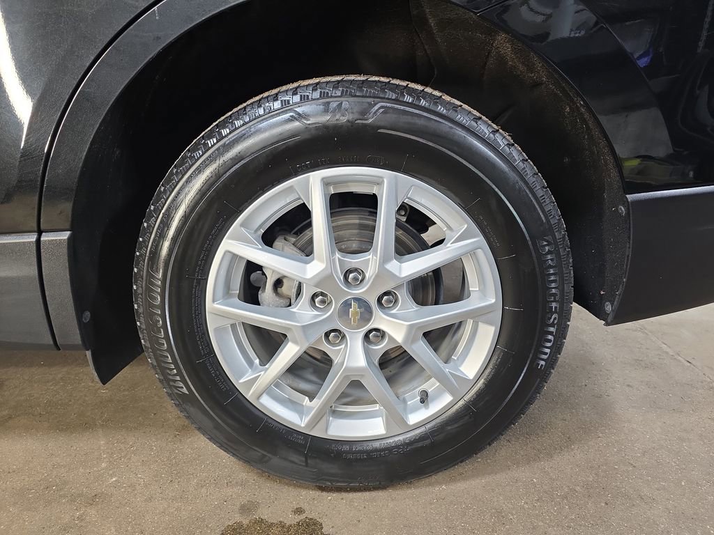 Used 2024 Chevrolet Equinox LT image 32