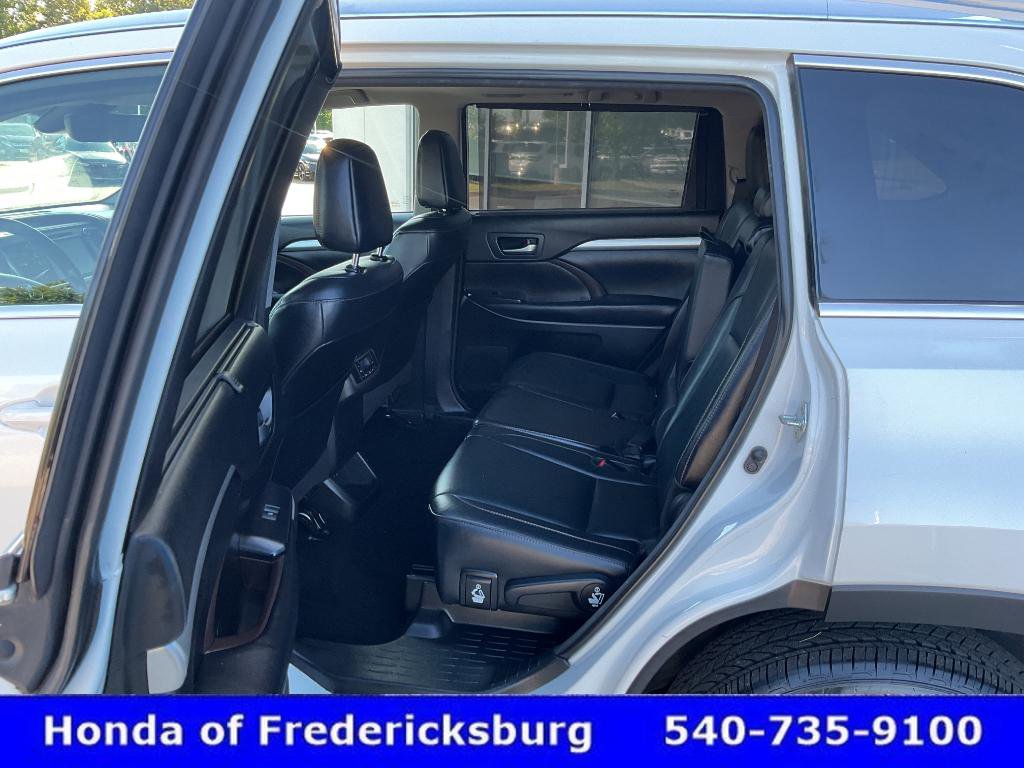 Used 2018 Toyota Highlander XLE AWD/4WD image 24