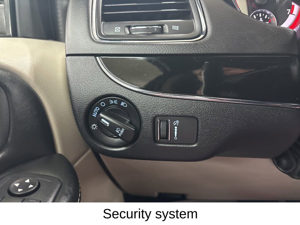 Used 2020 Dodge Grand Caravan SXT image 38