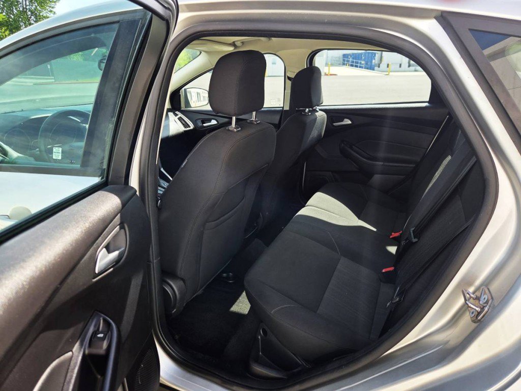 Used 2015 Ford Focus SE w/ SE Cold Weather Package FWD image 11