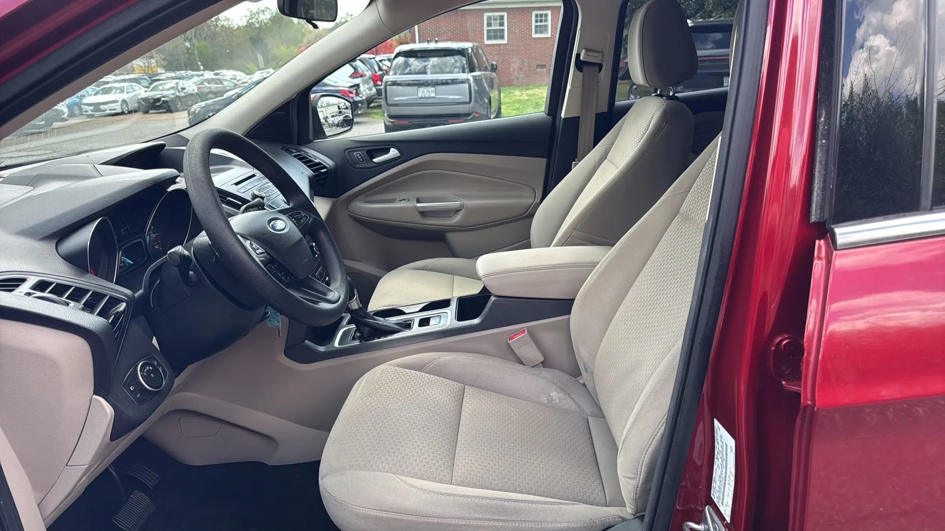 Used 2017 Ford Escape SE image 10