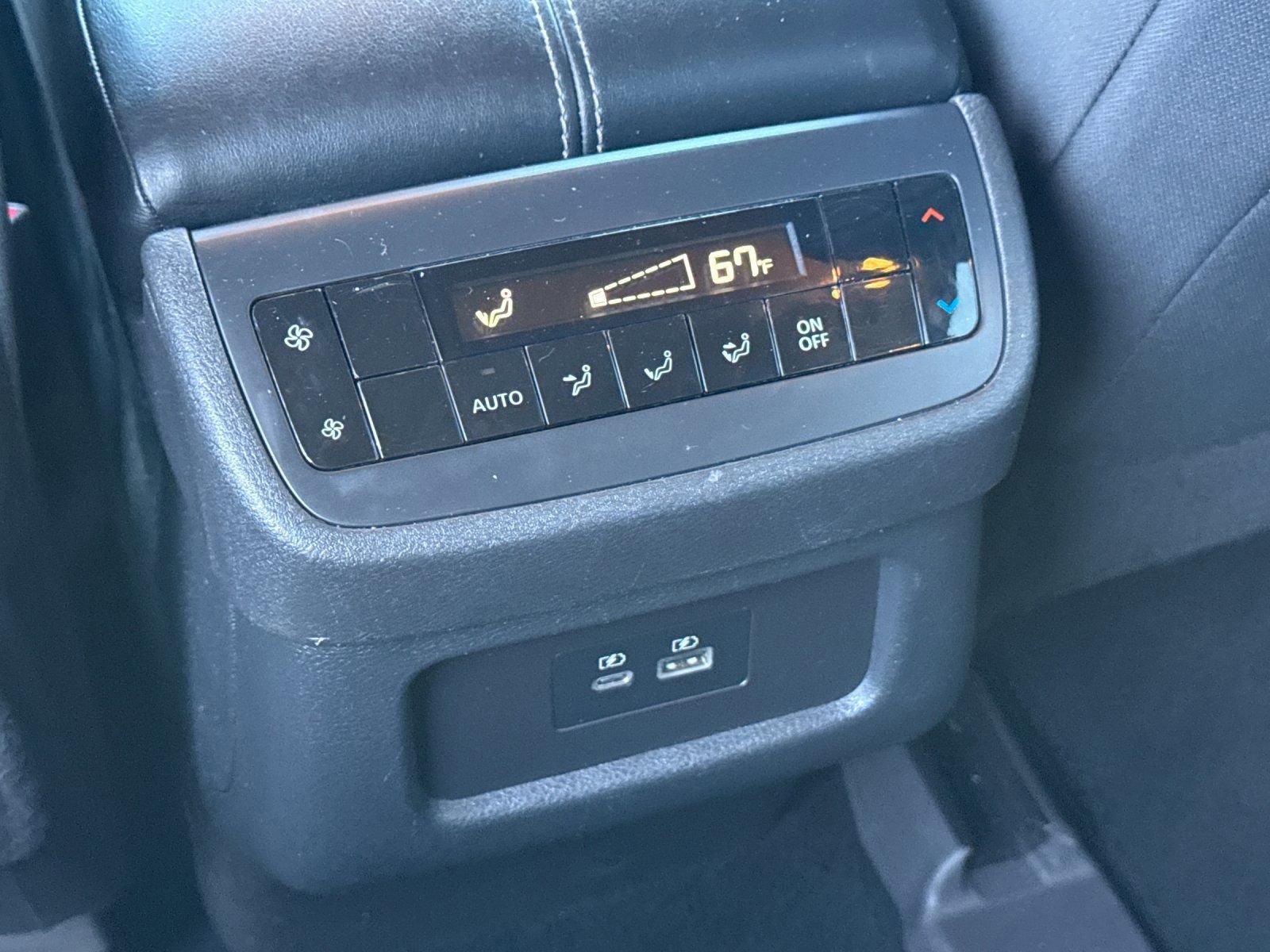 Used 2022 Nissan Pathfinder SV image 13