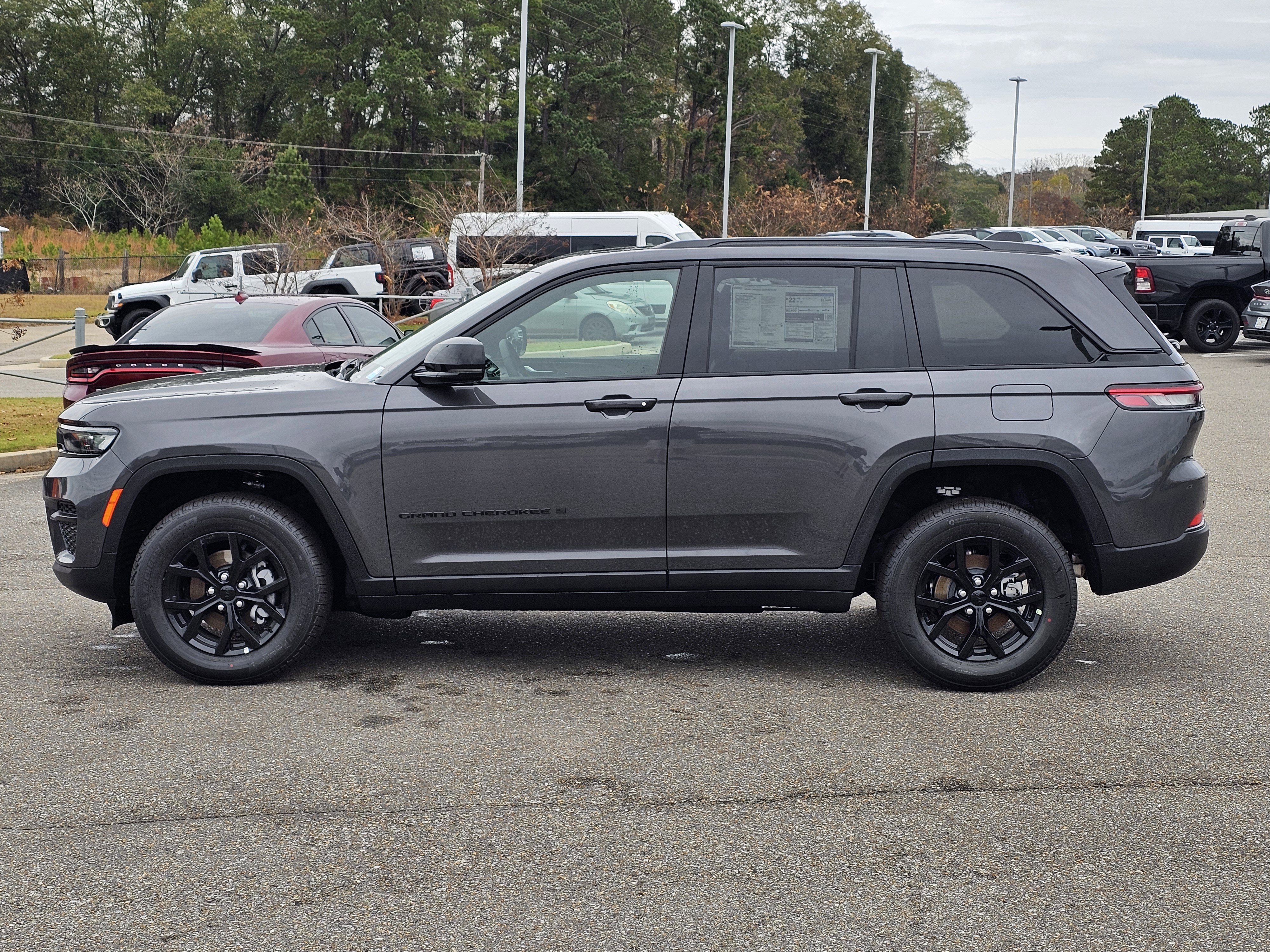 New 2025 Jeep Grand Cherokee Altitude image 12