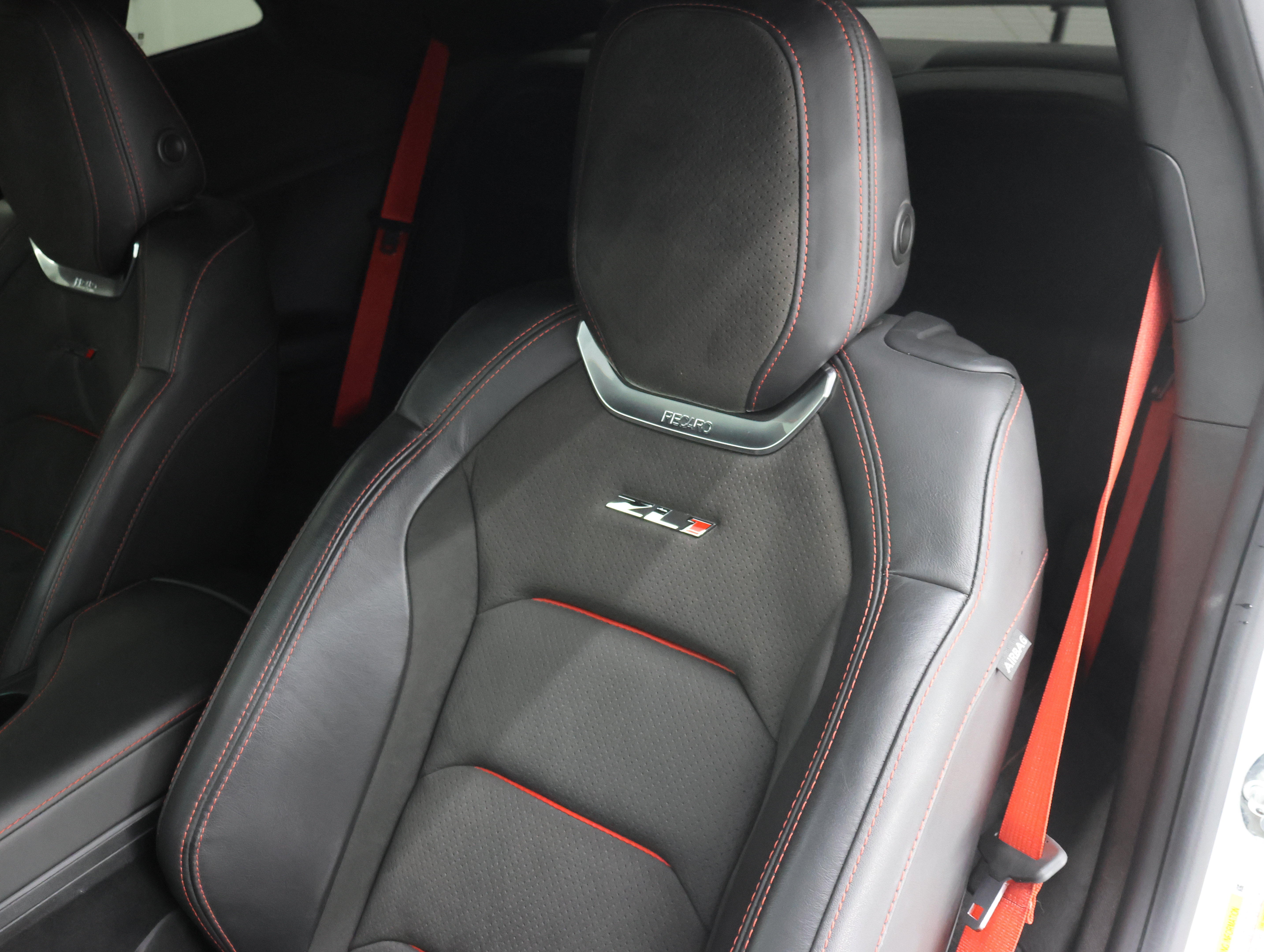 Used 2020 Chevrolet Camaro ZL1 RWD image 40