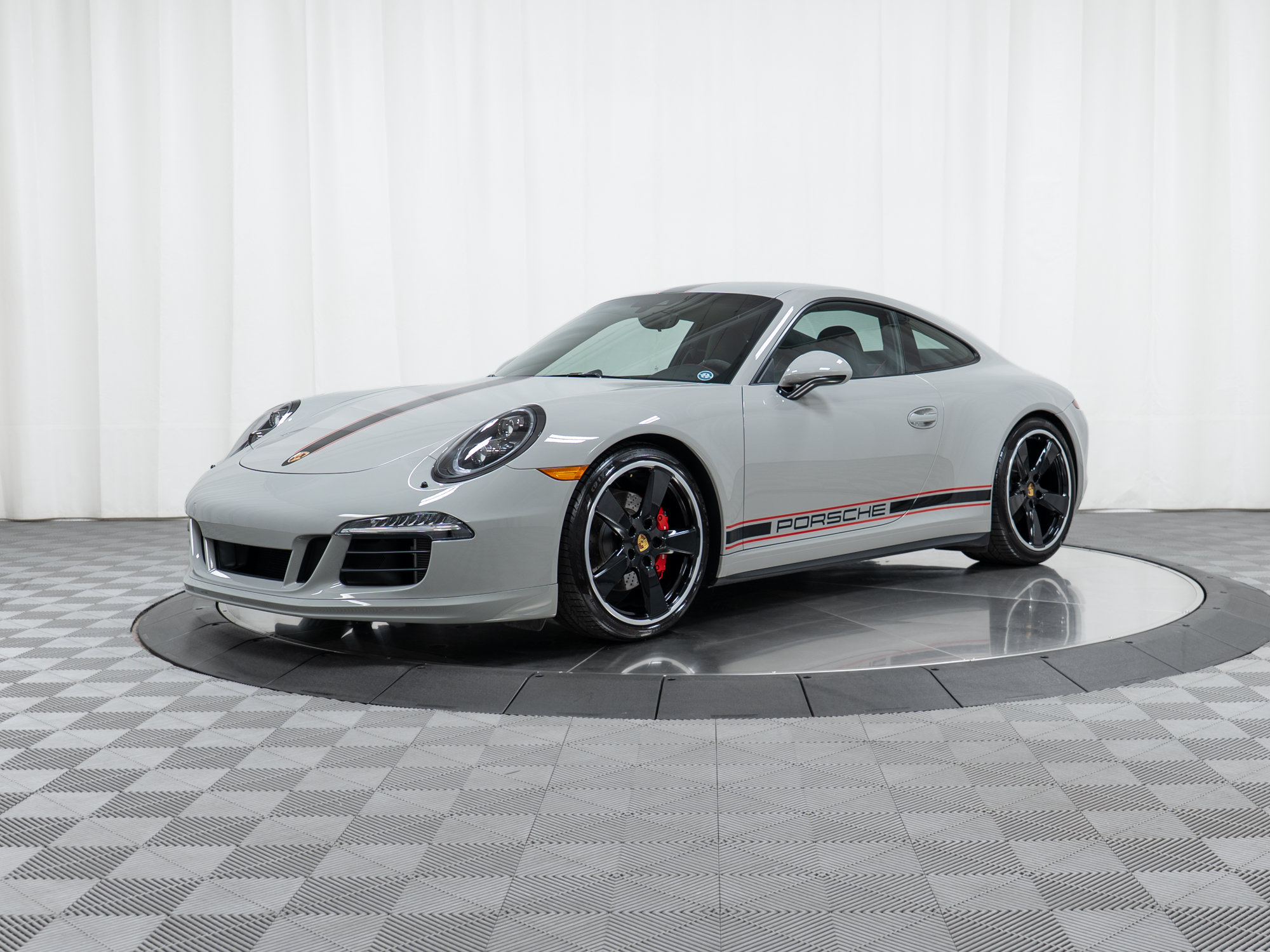 Certified 2016 Porsche 911 Carrera GTS RWD image 1