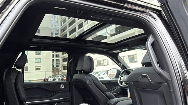 New 2025 Lincoln Navigator L Reserve w/ Jet Appearance Package image 5