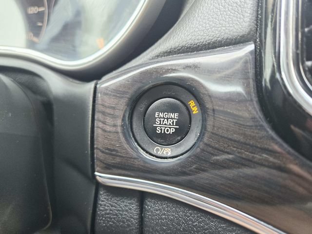 Used 2020 Jeep Grand Cherokee Overland AWD/4WD image 31