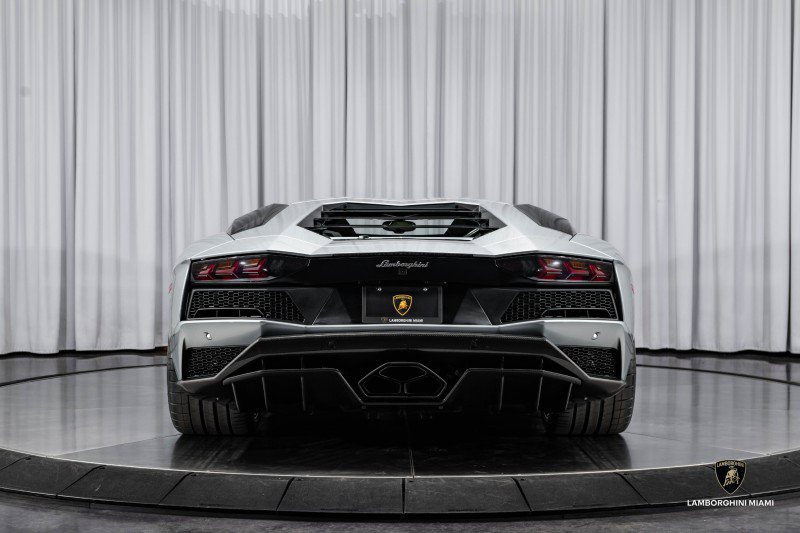 Used 2018 Lamborghini Aventador S image 34