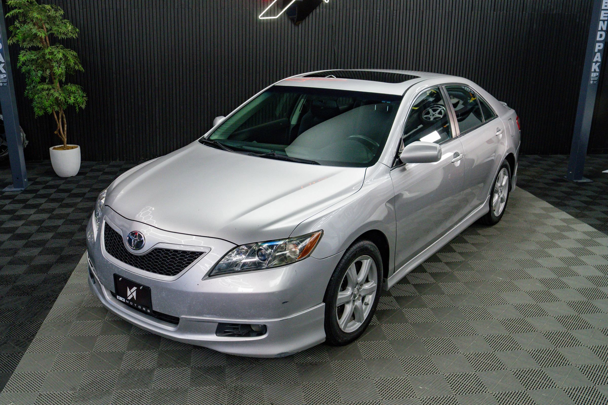 Used 2009 Toyota Camry SE FWD image 5