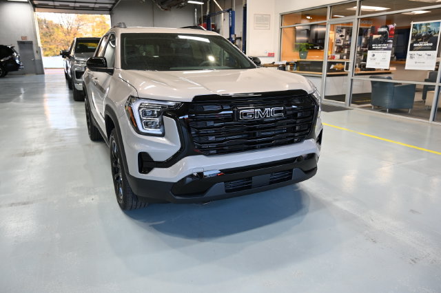 New 2027 GMC Terrain Elevation w/ Elevation Premium Package AWD/4WD image 3