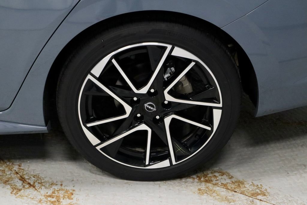 Certified 2025 Nissan Sentra SR w/ SR Premium Package image 18