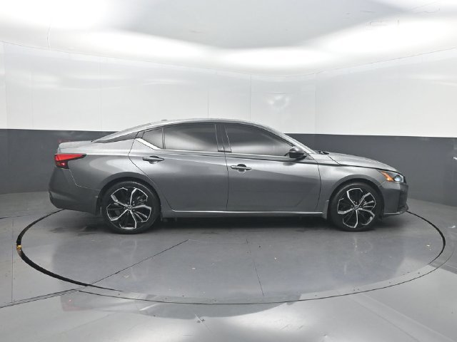 Used 2023 Nissan Altima 2.5 SR w/ SR Premium Package FWD image 29