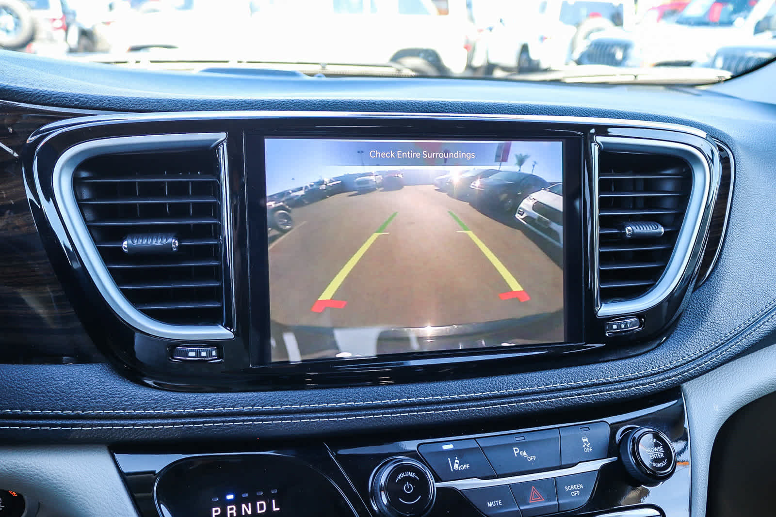 Used 2023 Chrysler Pacifica Limited FWD image 26