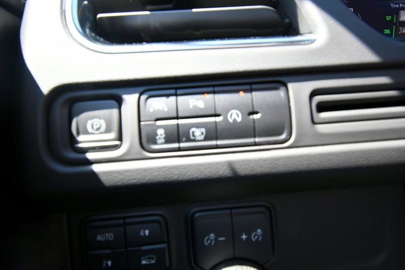 Used 2023 Chevrolet Suburban LT w/ Luxury Package AWD/4WD image 20
