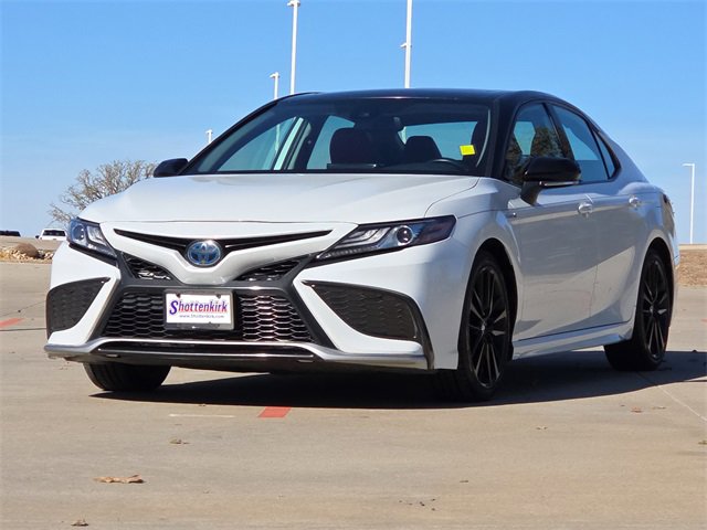 Used 2021 Toyota Camry XSE image 3