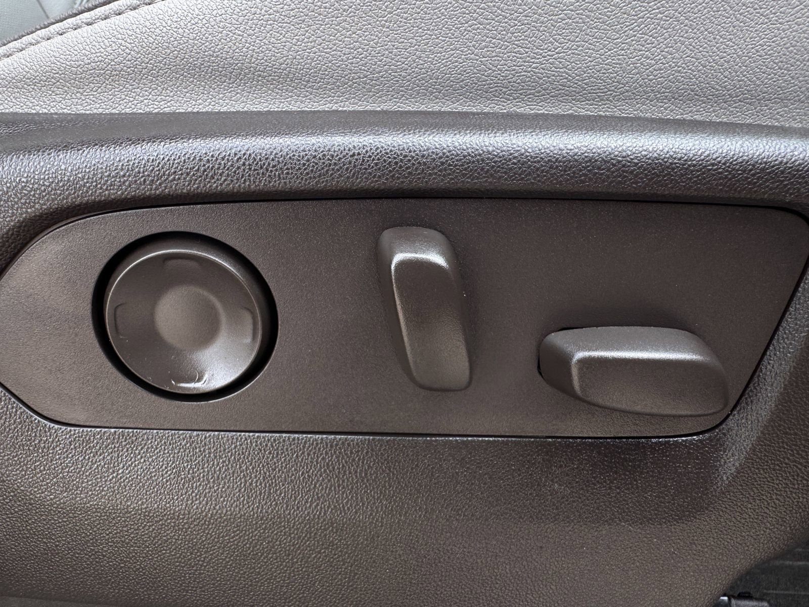 Used 2021 GMC Yukon XL SLT w/ SLT Luxury Package image 30