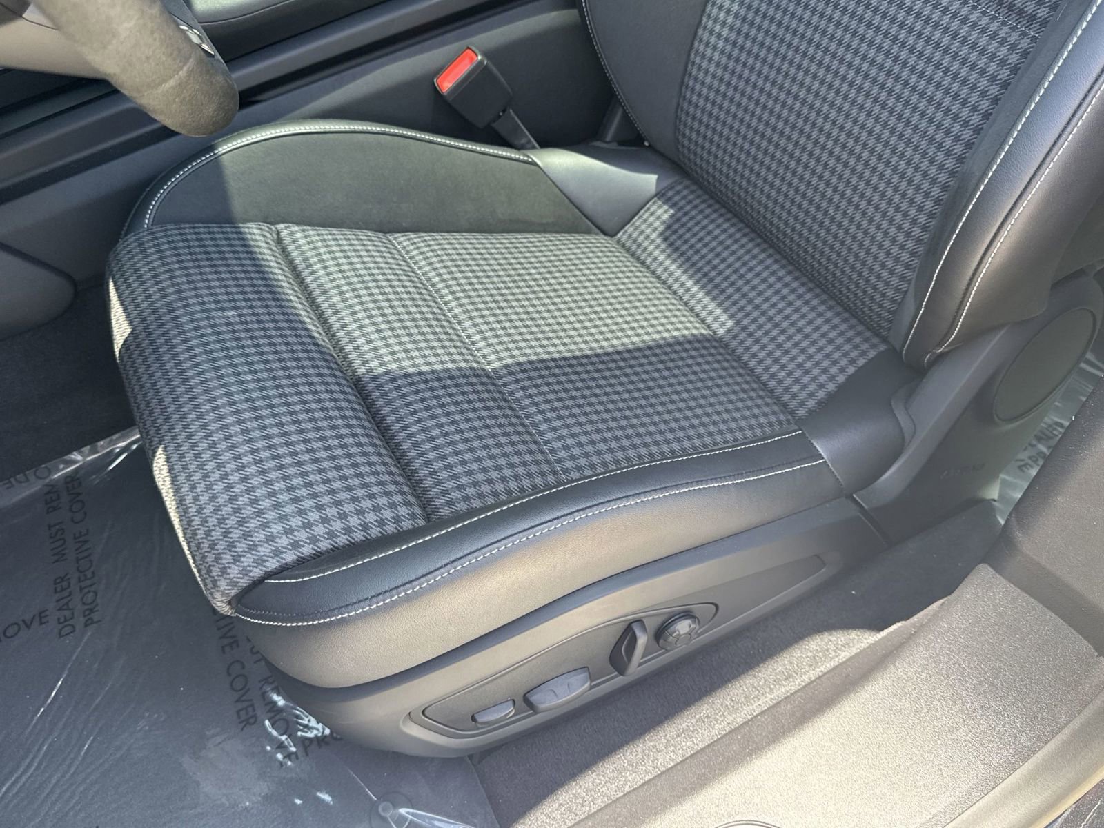 New 2025 Porsche Taycan 4S image 19