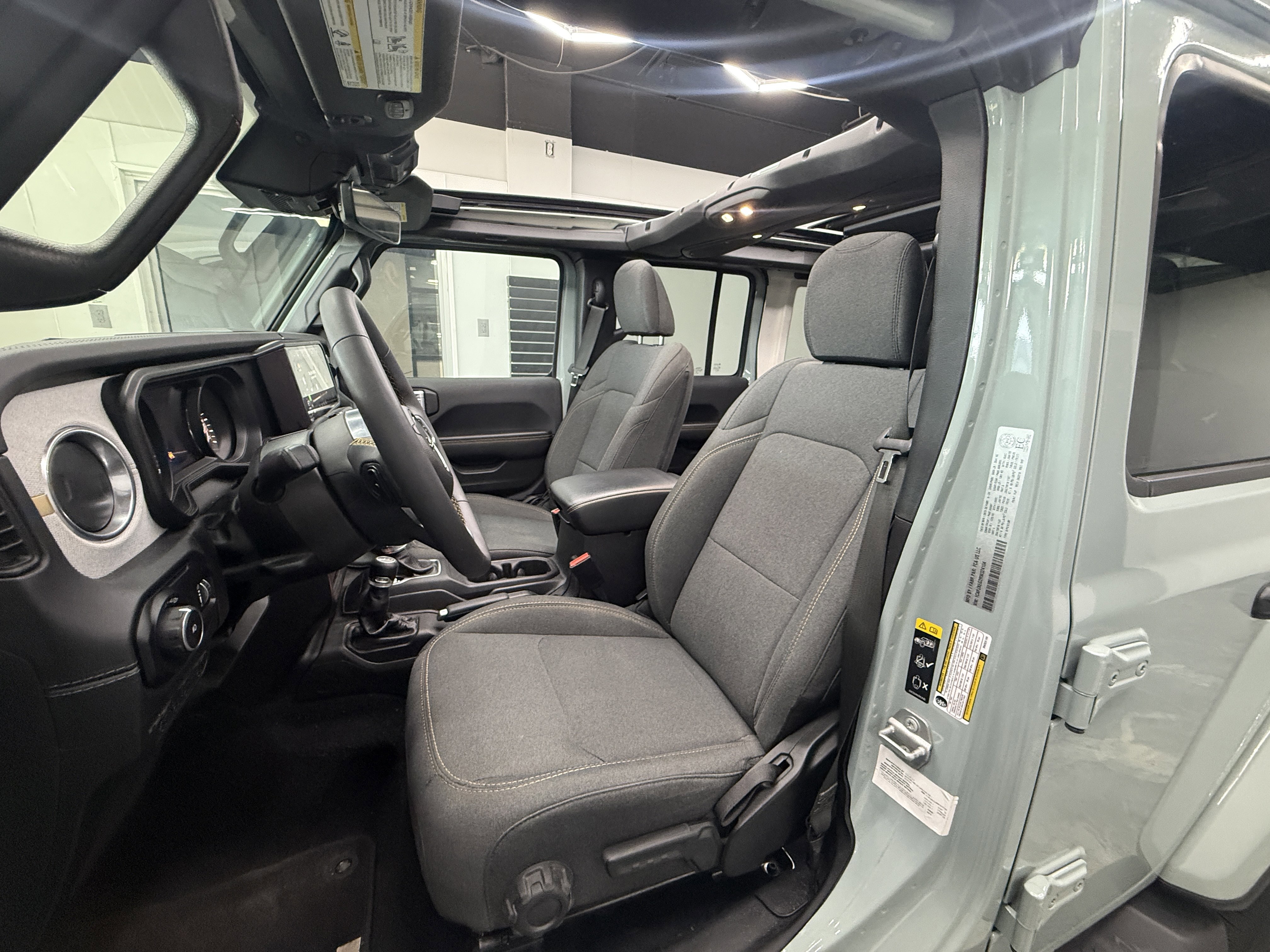 Used 2024 Jeep Wrangler Unlimited Sahara w/ Technology Group AWD/4WD image 10