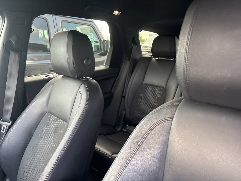 Used 2018 Land Rover Discovery Sport SE AWD/4WD image 13