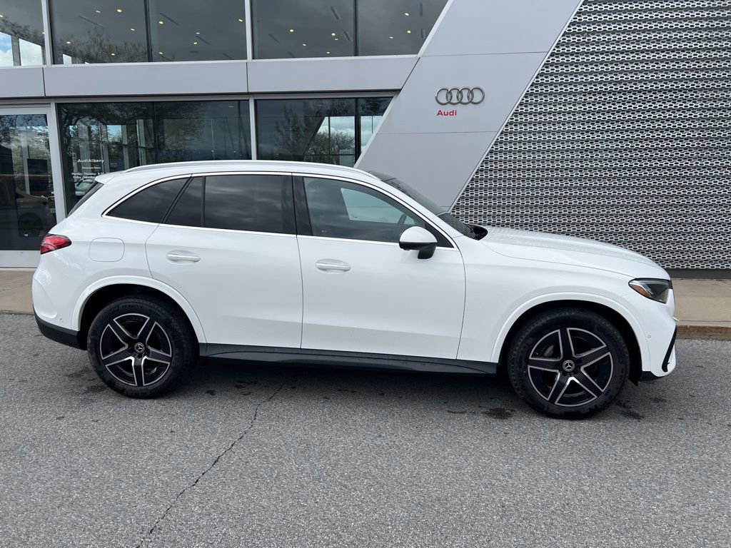 Used 2025 Mercedes-Benz GLC 300 4MATIC image 14