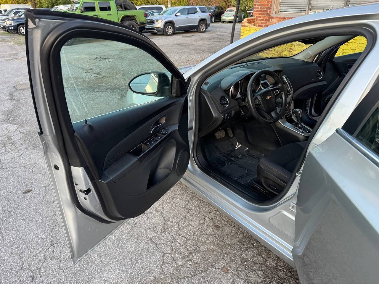 Used 2015 Chevrolet Cruze LT FWD image 9