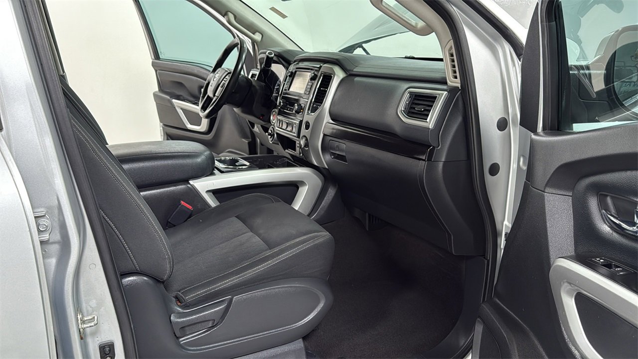 Used 2018 Nissan Titan SV w/ SV Convenience Package image 18