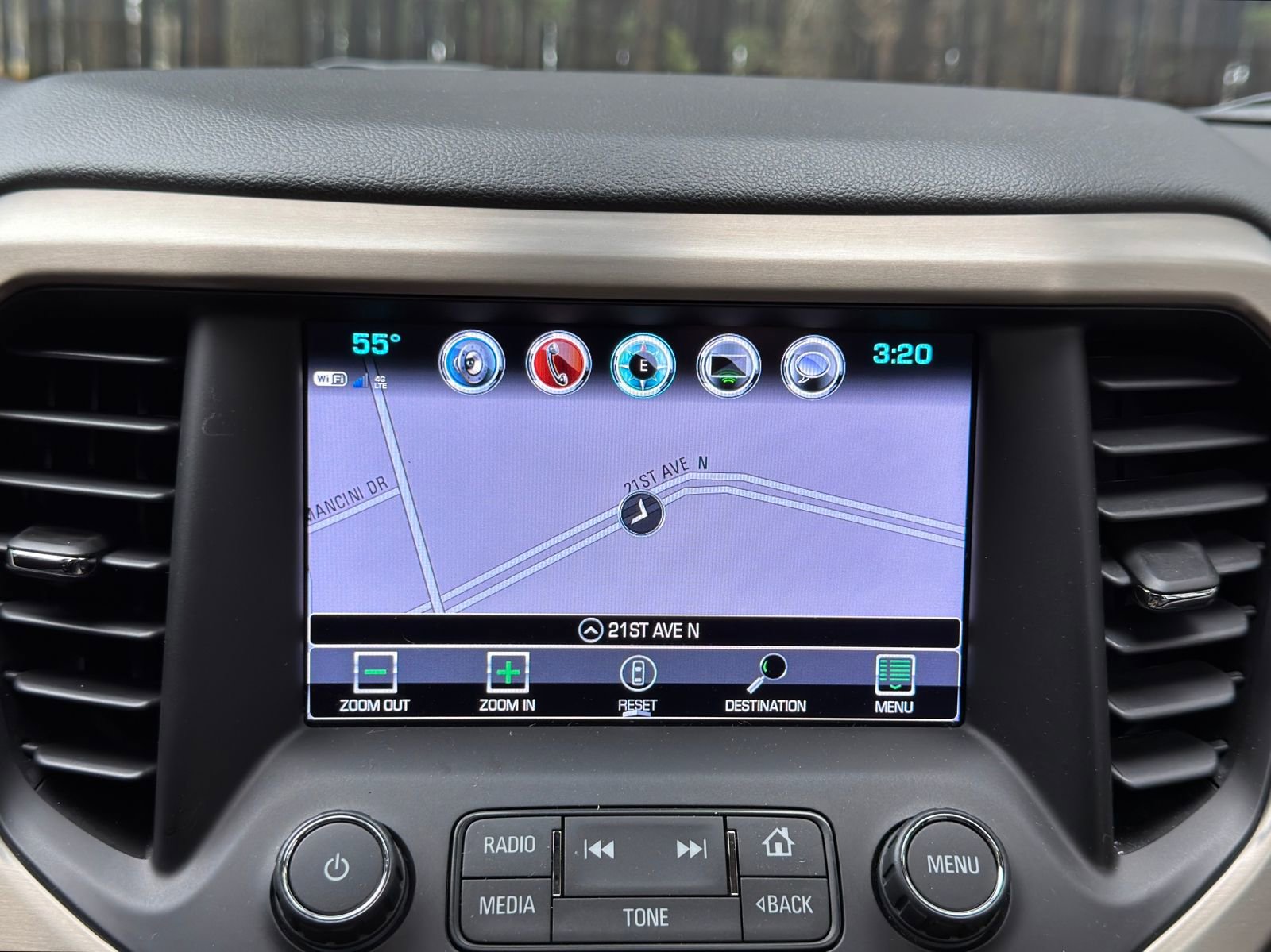 Used 2019 GMC Acadia Denali w/ Technology Package FWD image 4