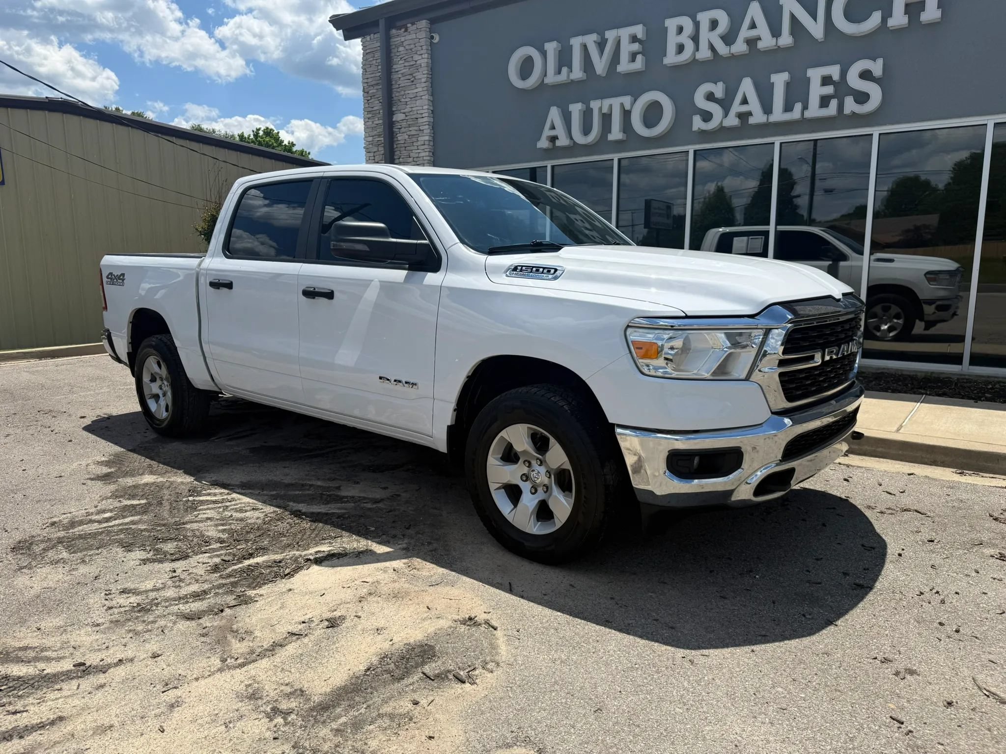 Used 2023 RAM 1500 Big Horn AWD/4WD image 2