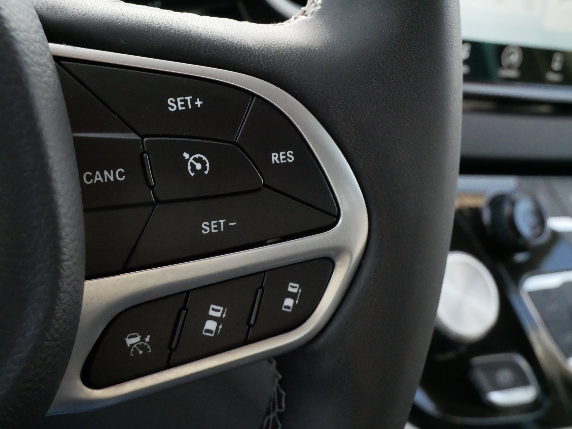 Used 2024 Chrysler Pacifica Touring-L image 25