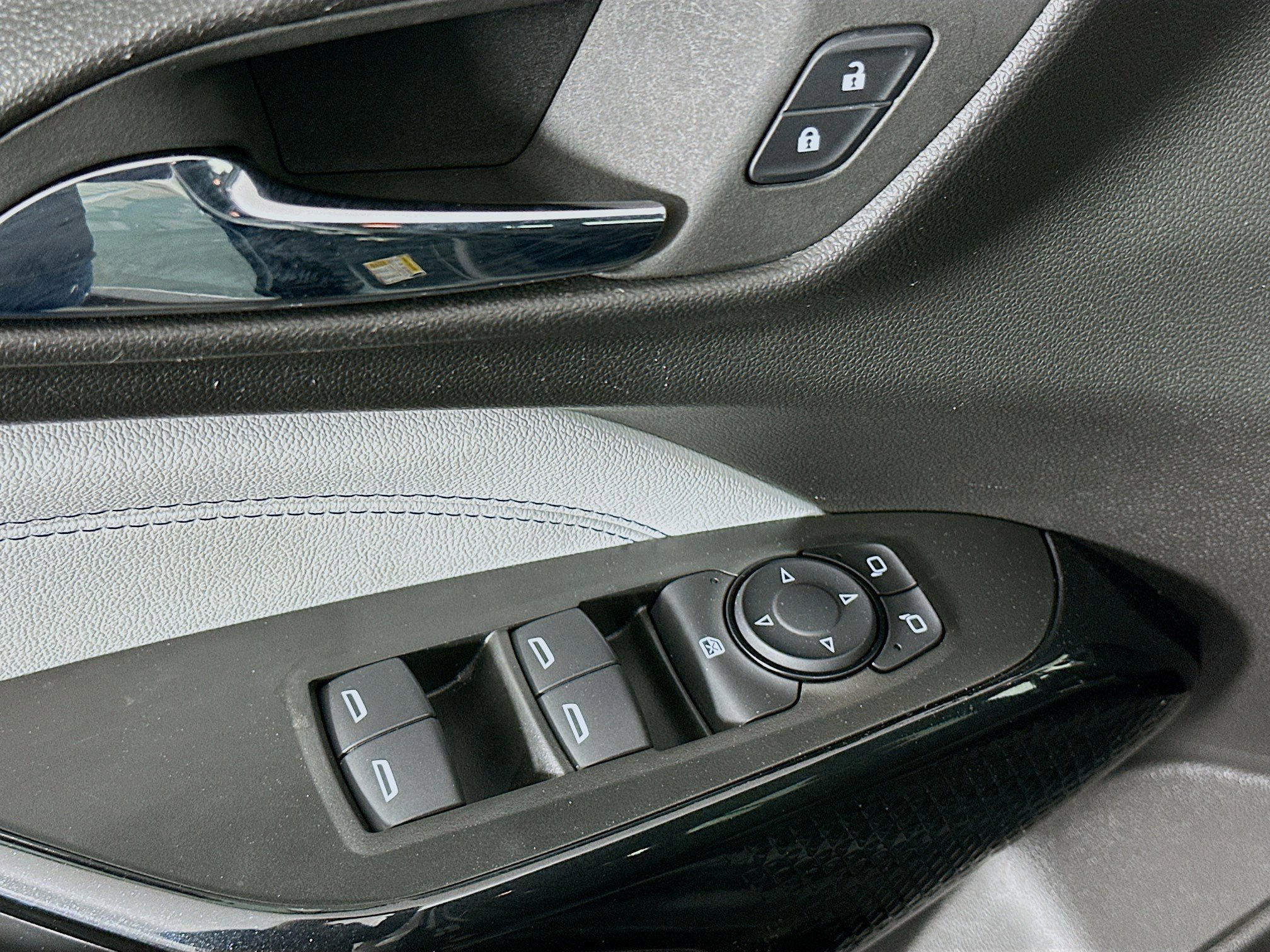 Used 2025 Chevrolet Trax LT image 15