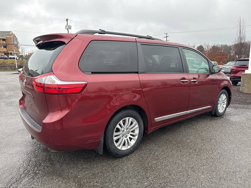 Used 2015 Toyota Sienna XLE image 5