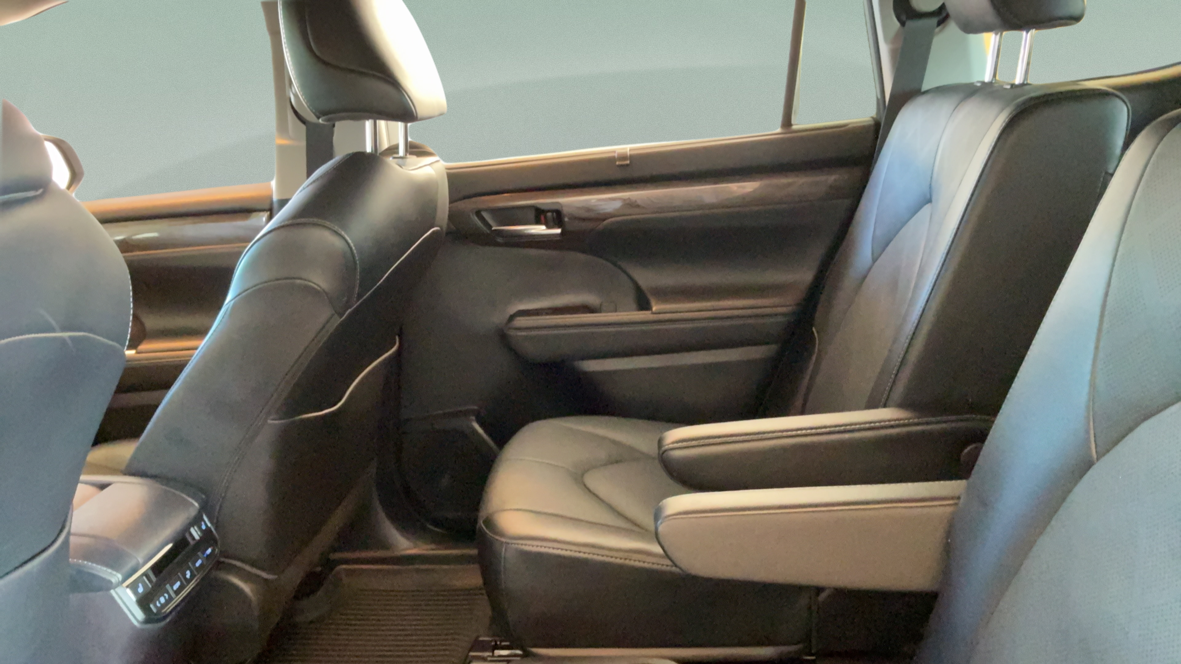 Used 2022 Toyota Highlander Platinum FWD image 28