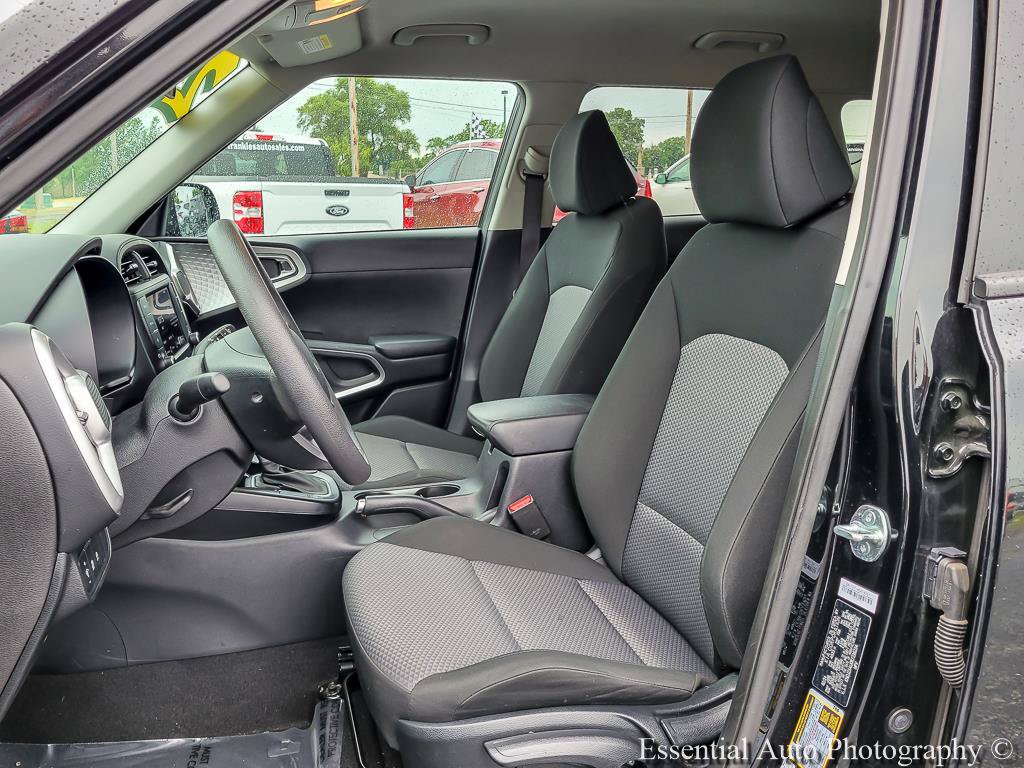 Used 2024 Kia Soul LX w/ Option Group 015 FWD image 9