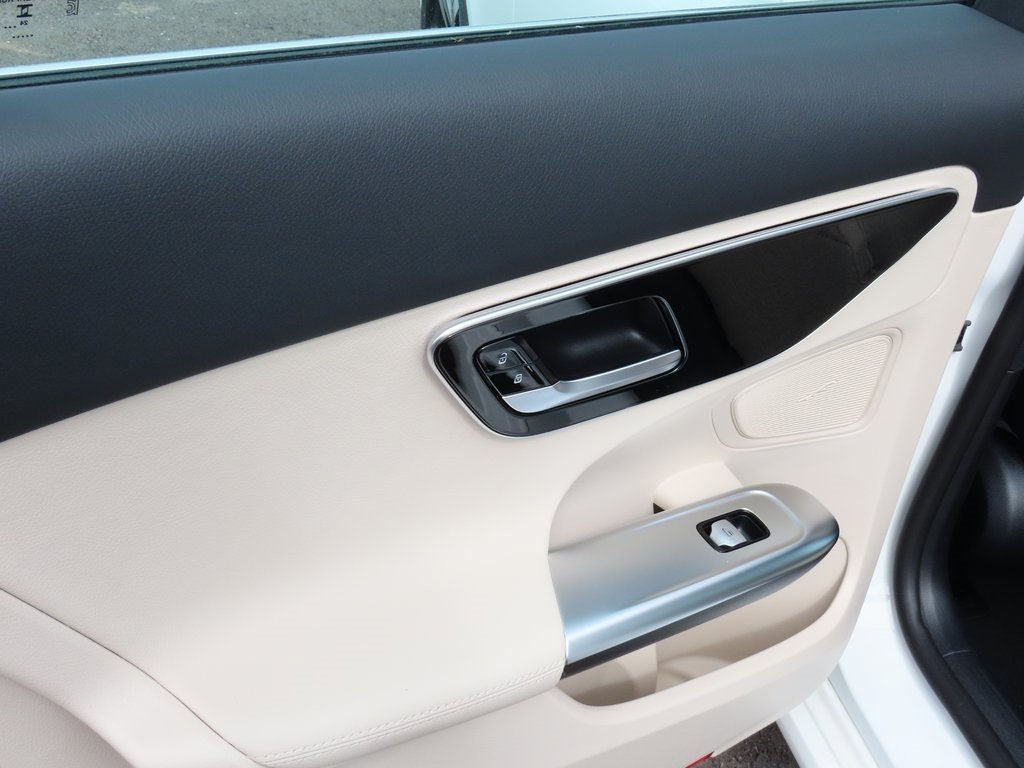 Used 2025 Mercedes-Benz C 300 4MATIC Sedan image 30