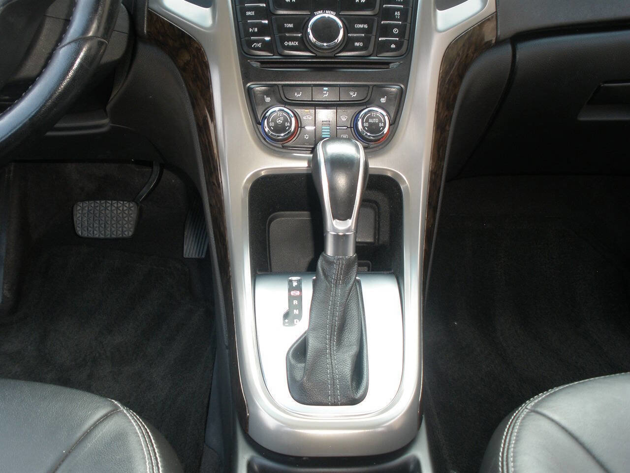 Used 2012 Buick Verano Leather FWD image 29
