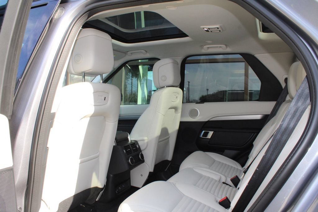 Certified 2025 Land Rover Discovery Dynamic SE AWD/4WD image 33