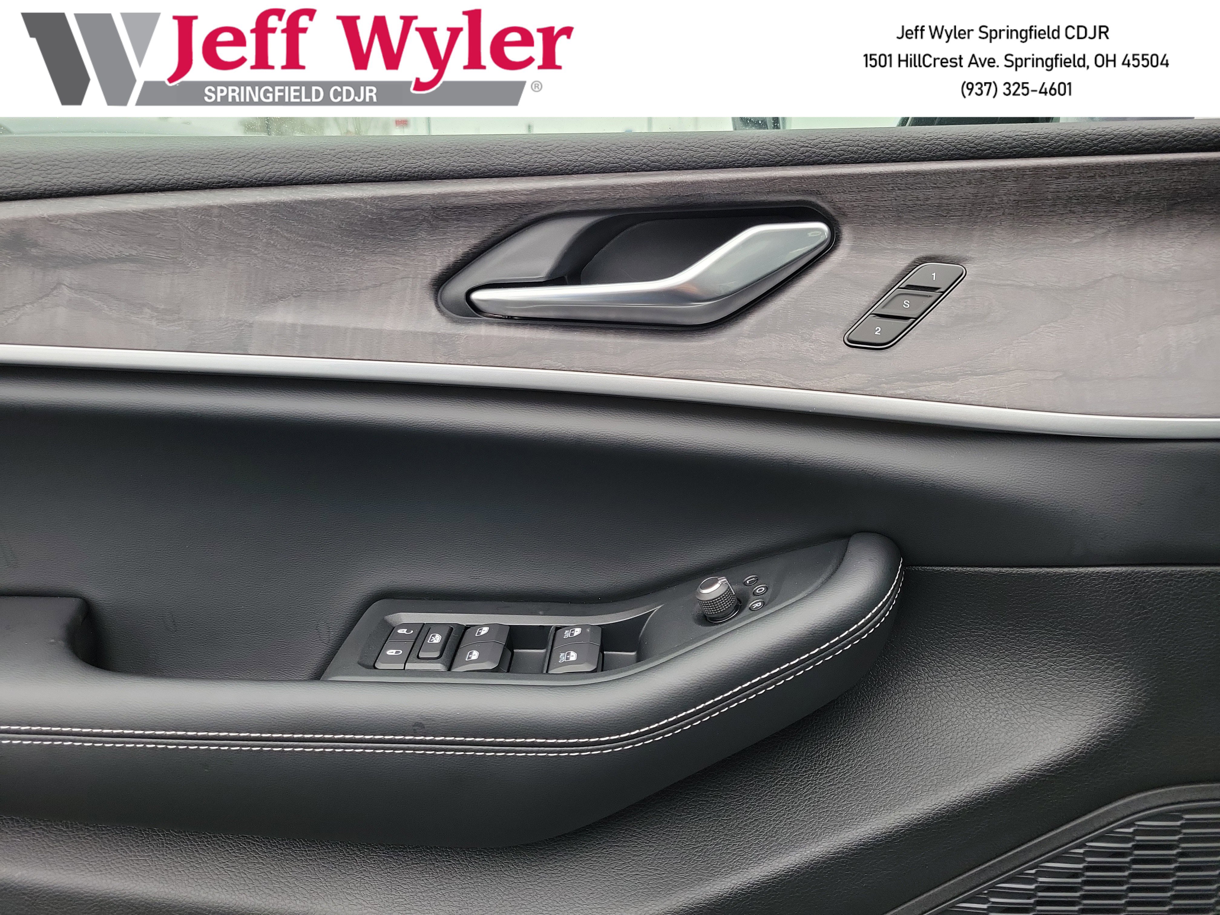 New 2025 Jeep Grand Cherokee Limited w/ Luxury Tech Group II image 14