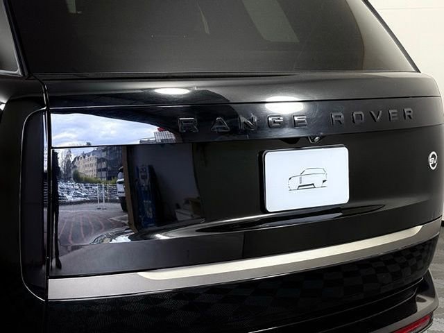 Certified 2025 Land Rover Range Rover SV AWD/4WD image 16