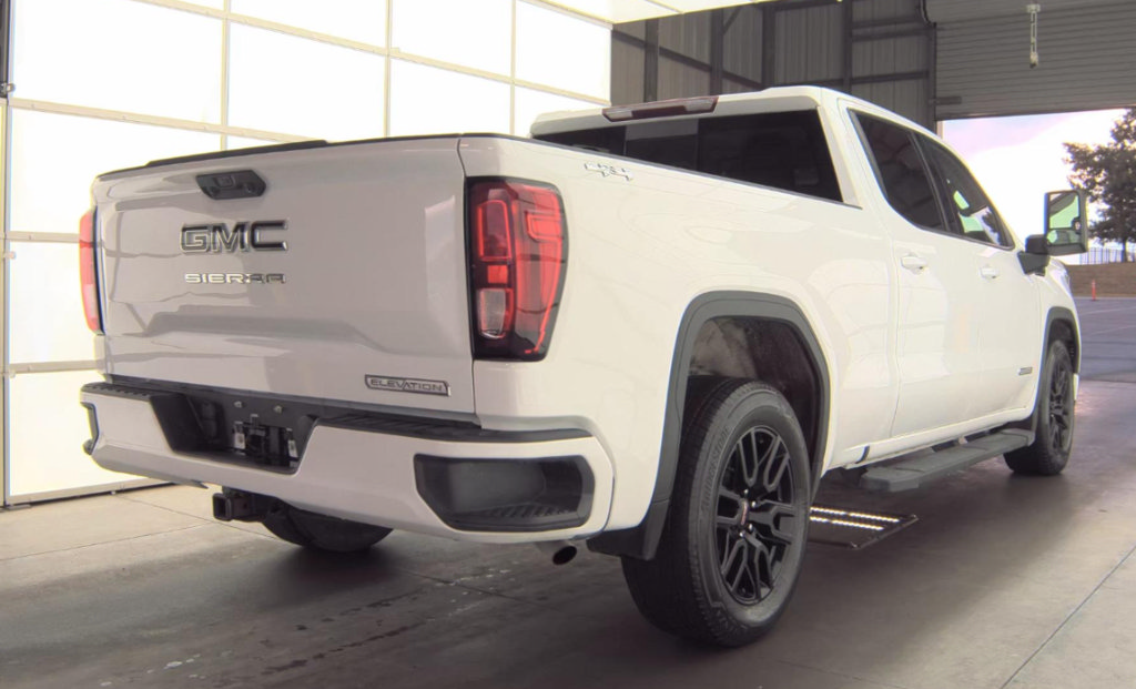 Used 2024 GMC Sierra 1500 Elevation w/ Preferred Package AWD/4WD image 4