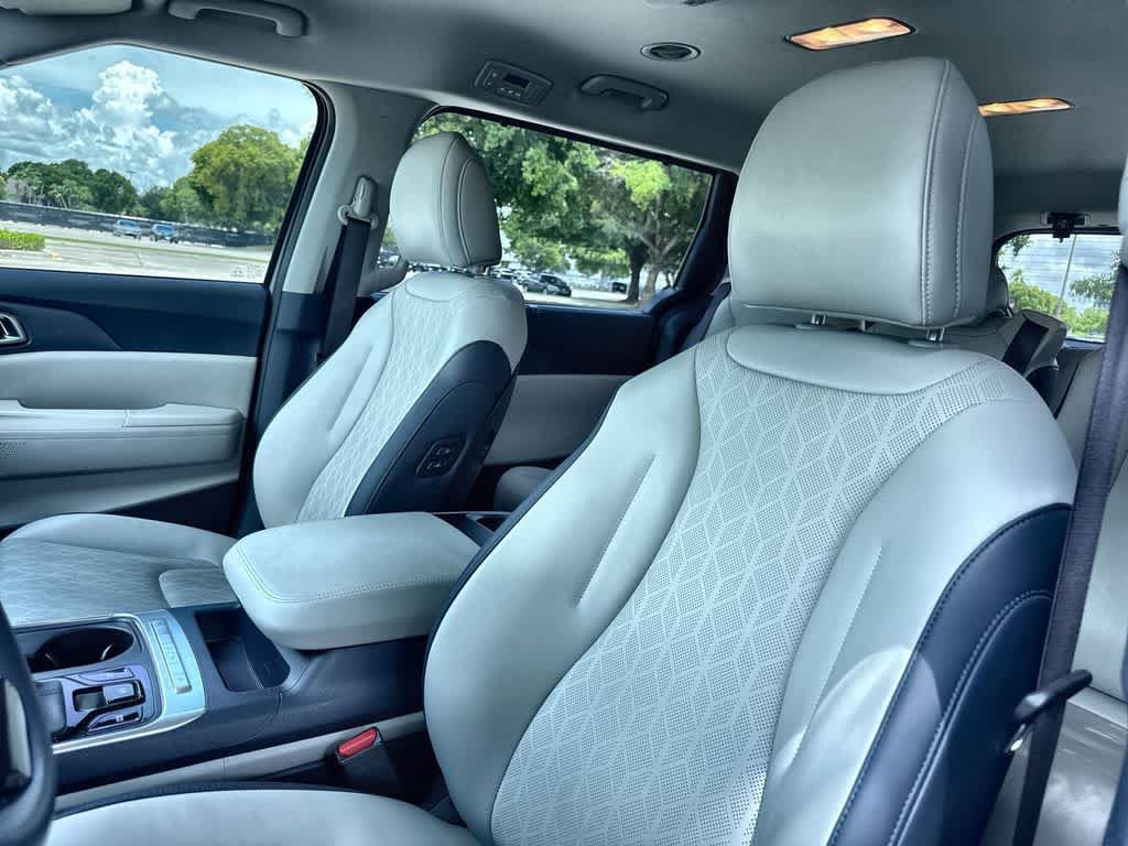 Certified 2025 Kia Carnival EX FWD image 14