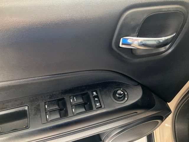 Used 2017 Jeep Patriot Latitude AWD/4WD image 4