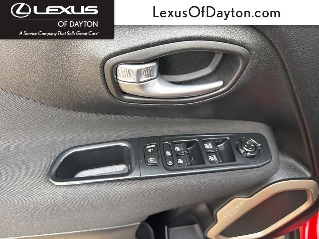 Used 2017 Jeep Renegade Latitude w/ Cold Weather Group image 12