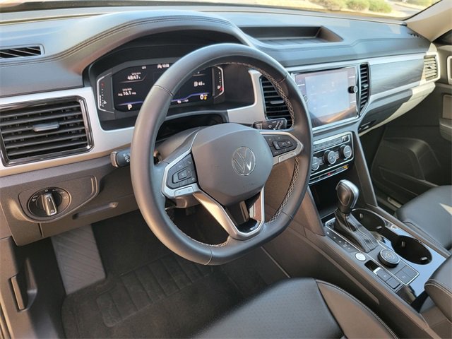 Used 2022 Volkswagen Atlas SE w/ Black Wheel Package image 13